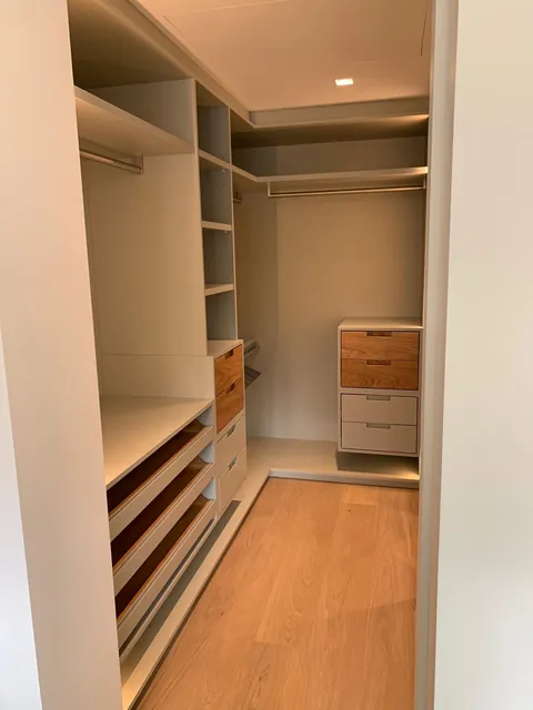 Dressing sur-mesure avec penderie et tiroirs
